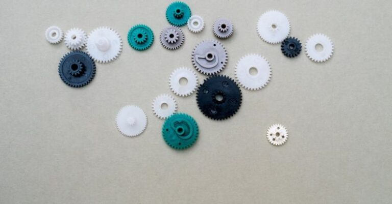 Pieces - Assorted-color Plastic Gear Lot